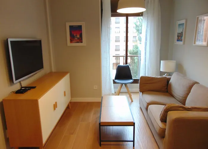Airport Madrid Plenilunio suites beige
